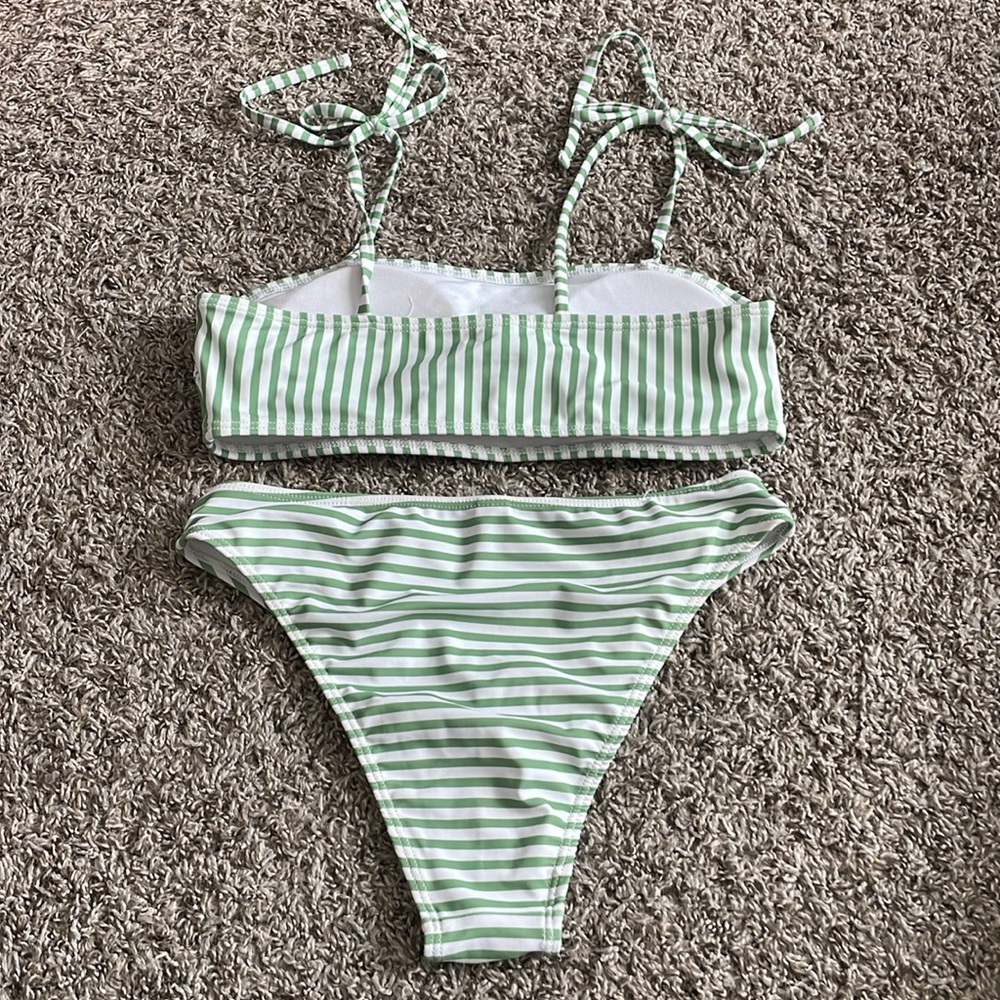 Bikini - Picture 2 of 3